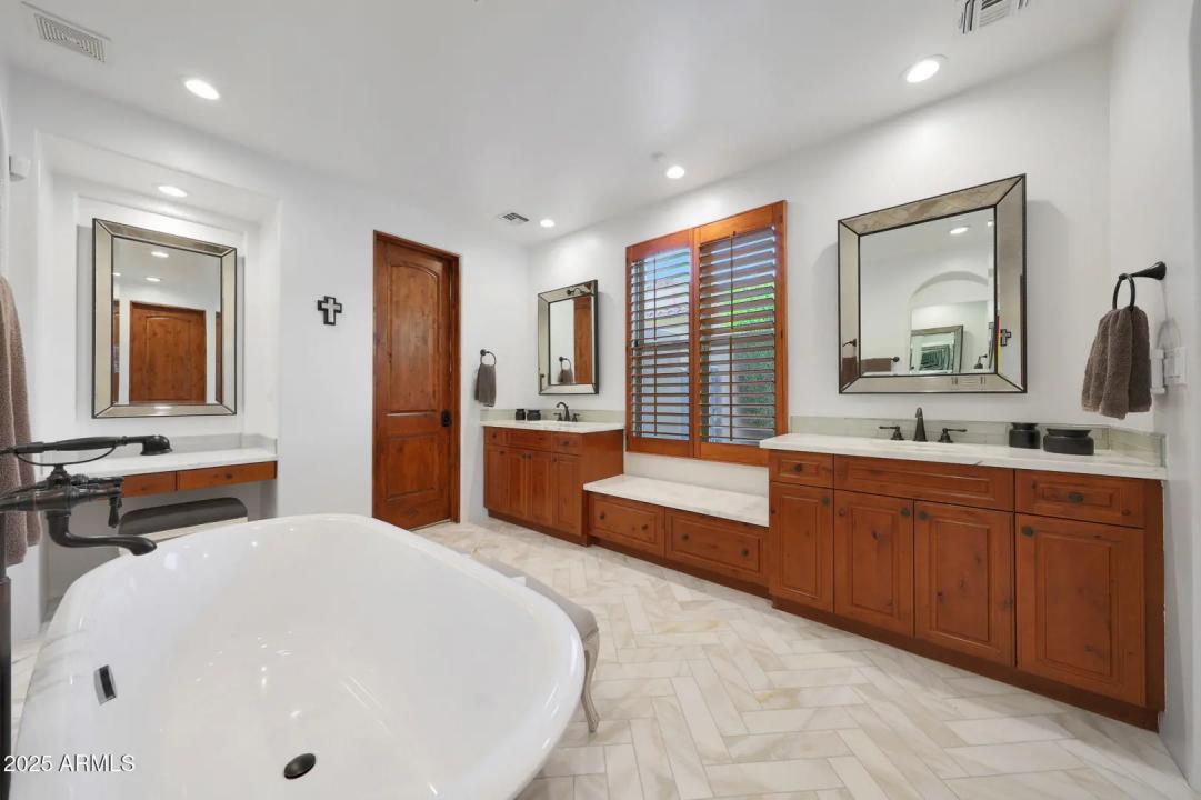 Real Estate Picture 37