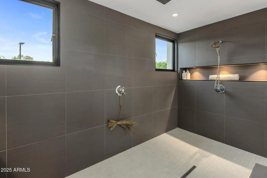 Real Estate Picture 22