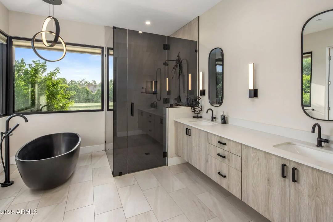 Real Estate Picture 24