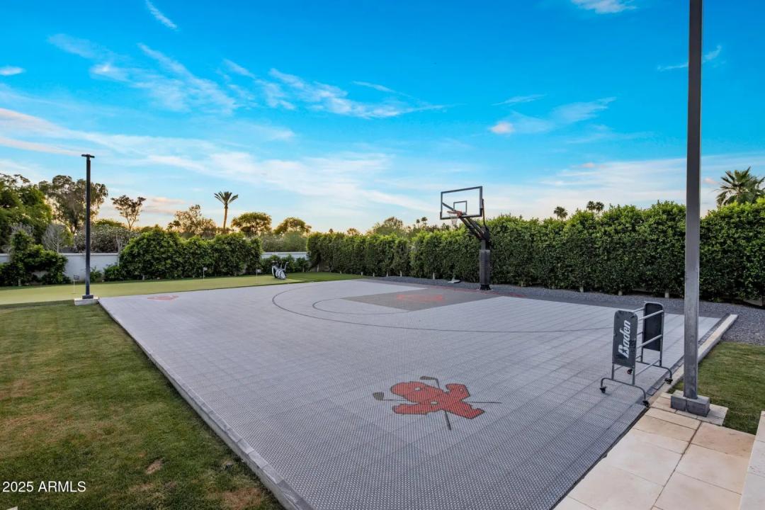 Real Estate Picture 10