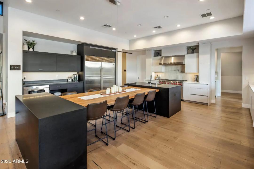 Real Estate Picture 14