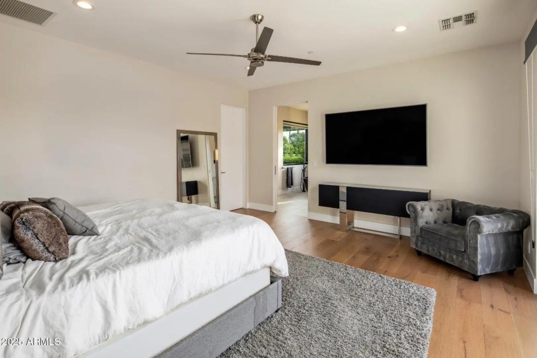 Real Estate Picture 23