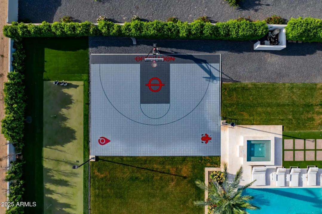 Real Estate Picture 6