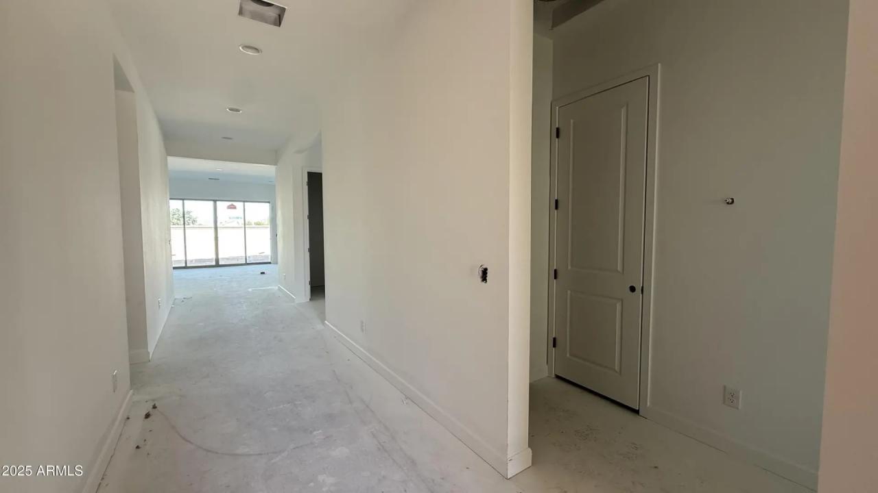 Real Estate Picture 4