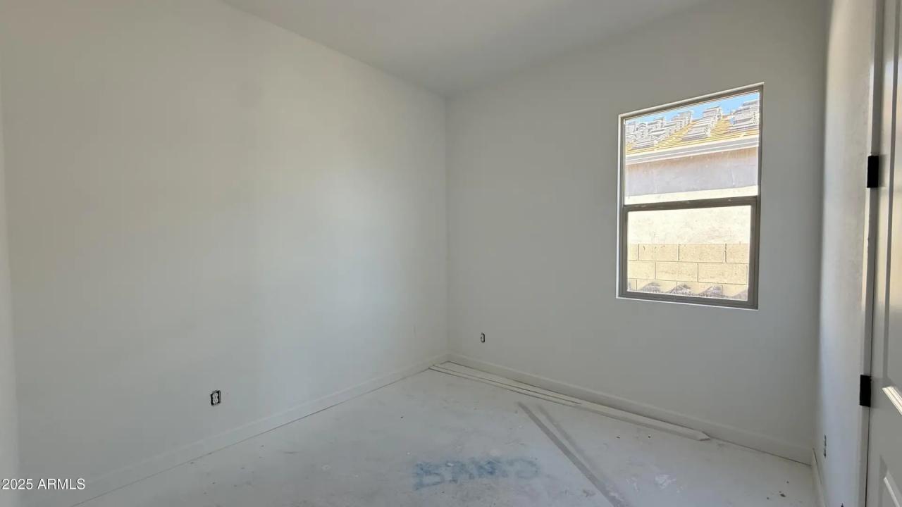 Real Estate Picture 11