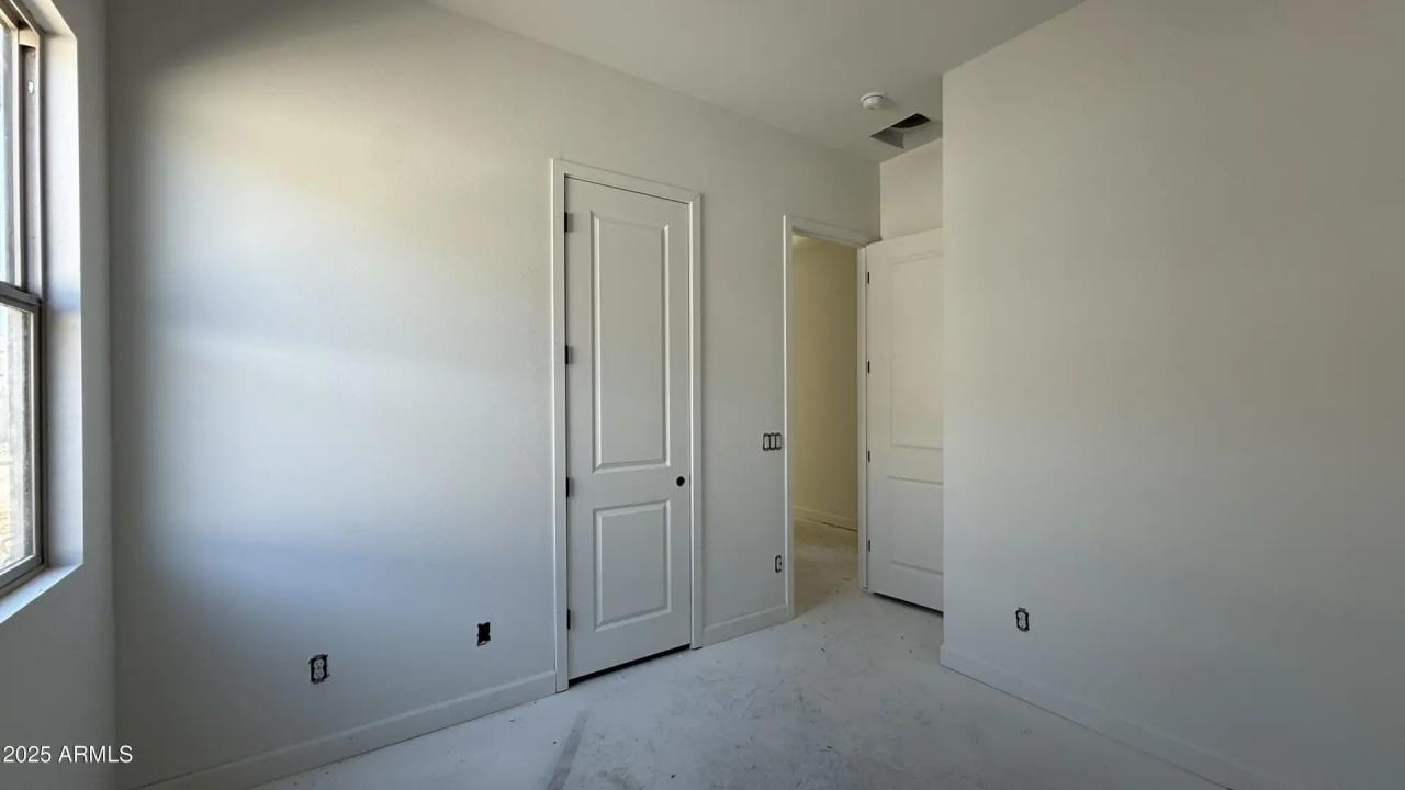 Real Estate Picture 12