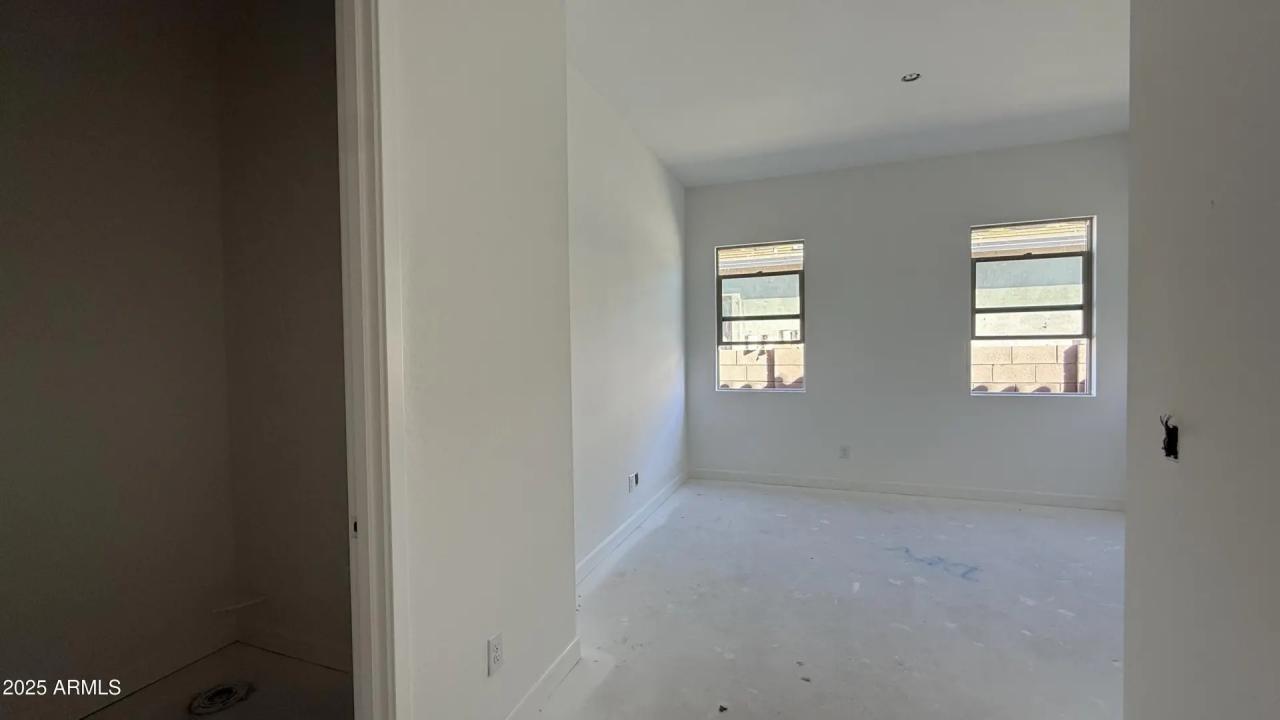 Real Estate Picture 14