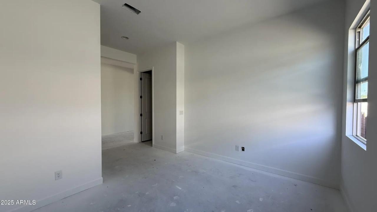 Real Estate Picture 15