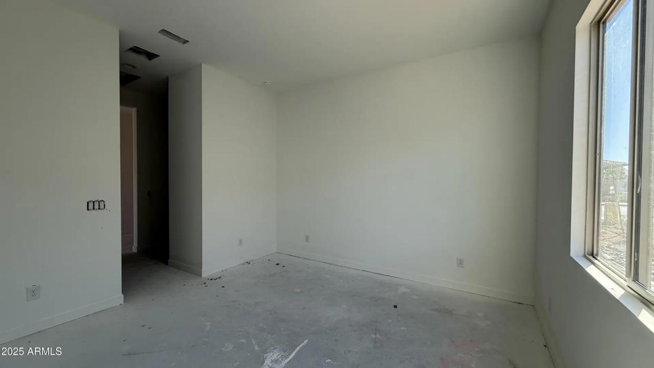 Real Estate Picture 25