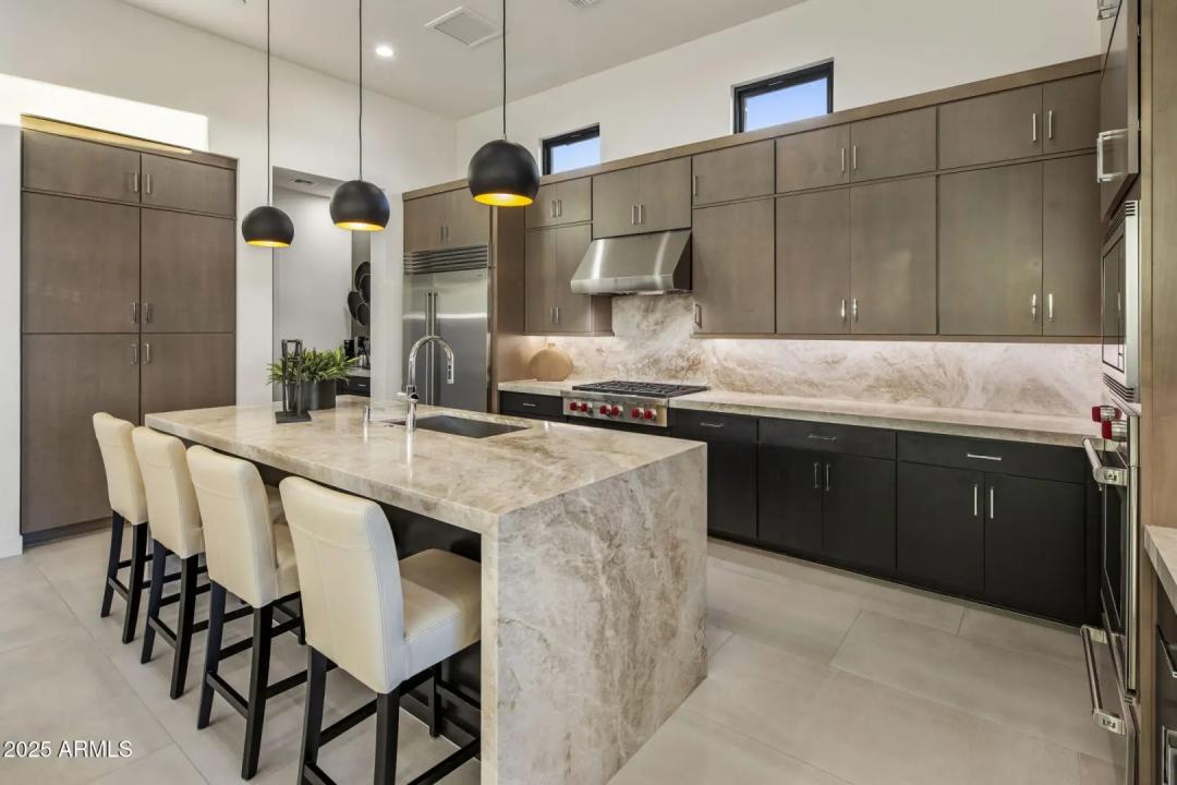 Real Estate Picture 4