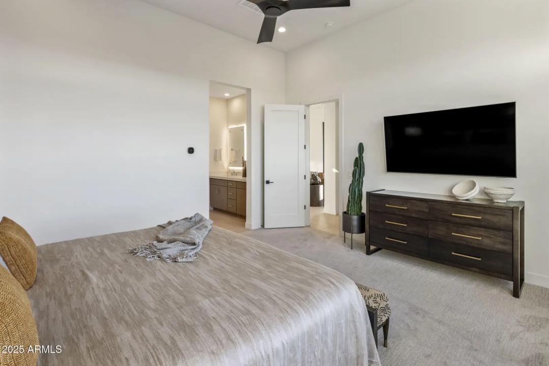 Real Estate Picture 25