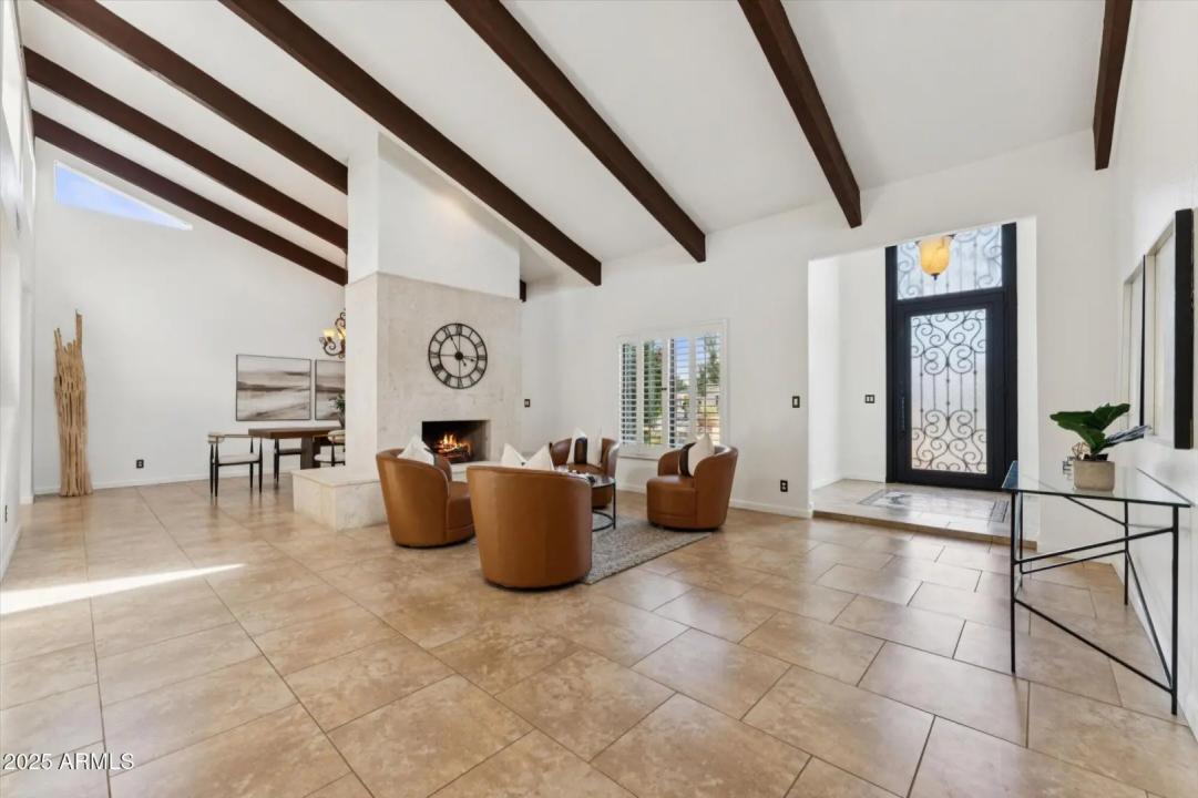 Real Estate Picture 4