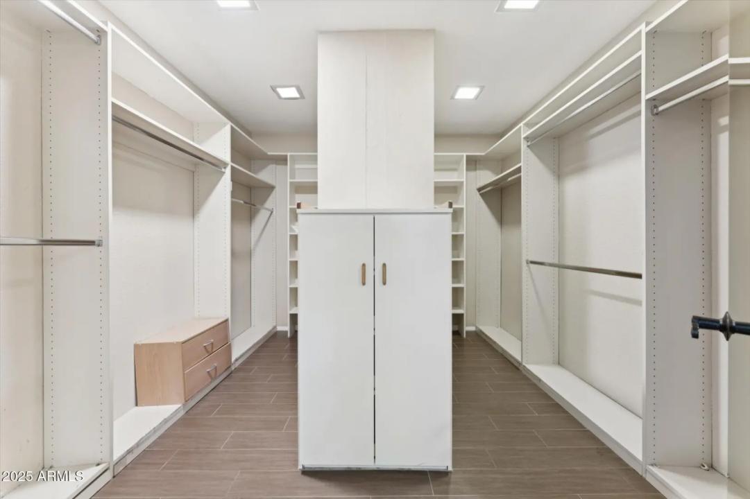 Real Estate Picture 18