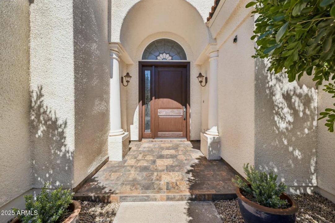 Real Estate Picture 3