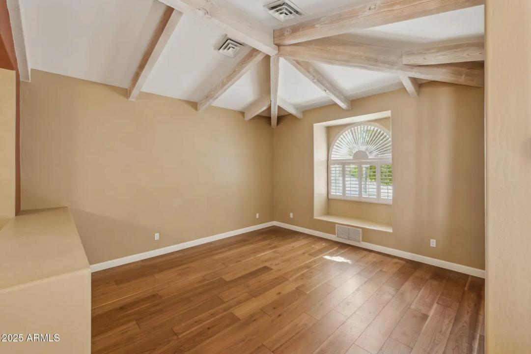 Real Estate Picture 9