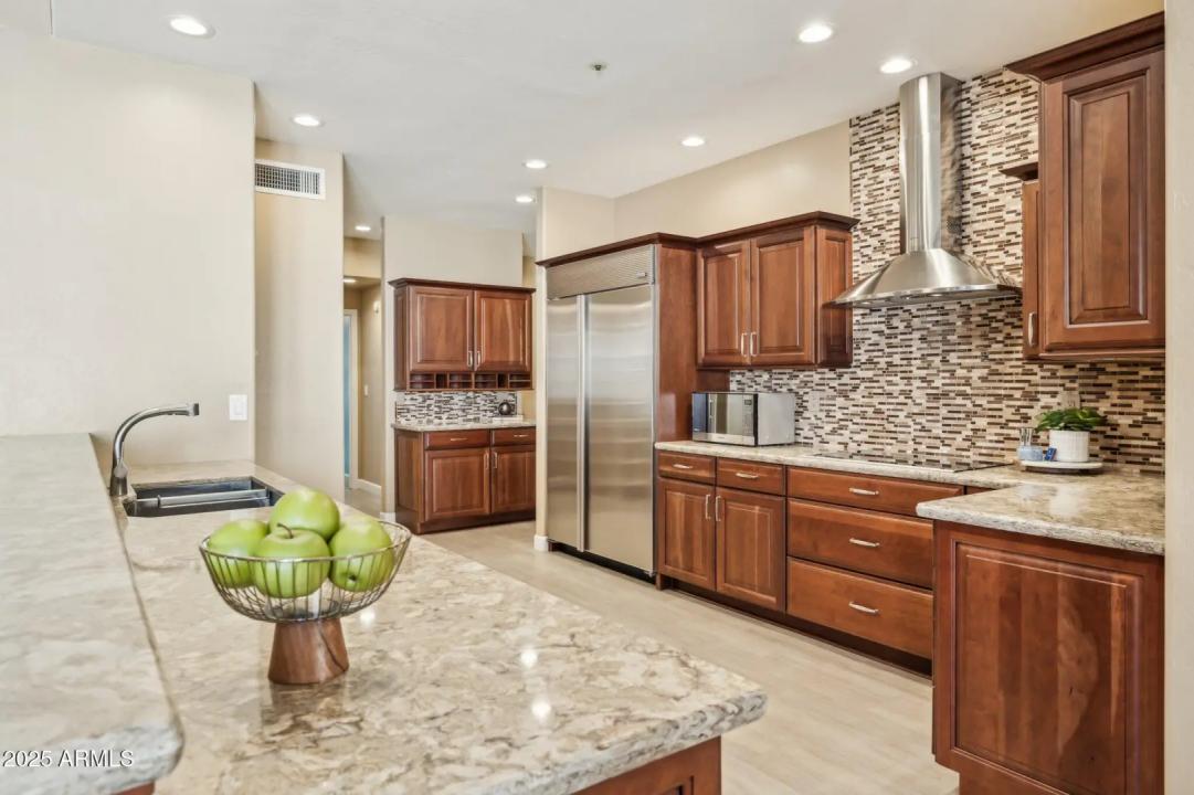 Real Estate Picture 4