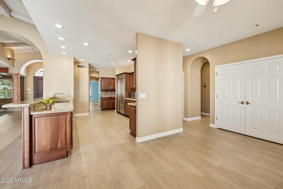 Real Estate Picture 16
