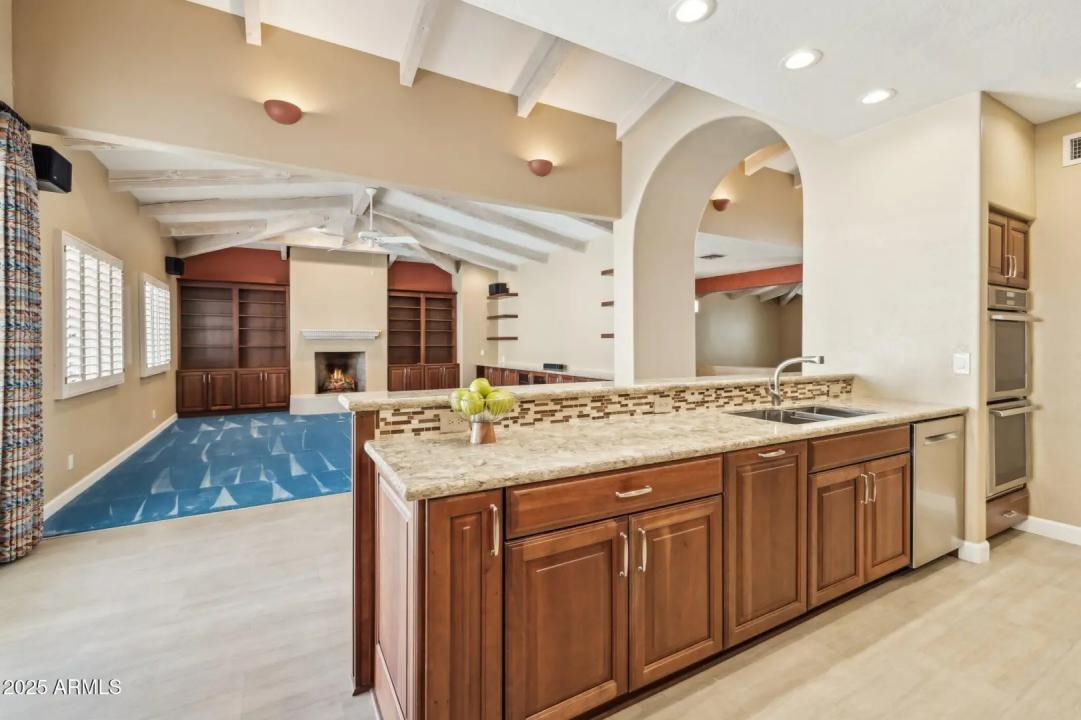 Real Estate Picture 8