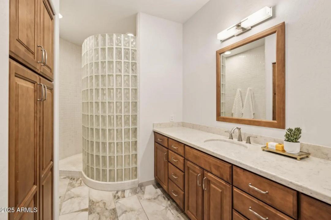 Real Estate Picture 24