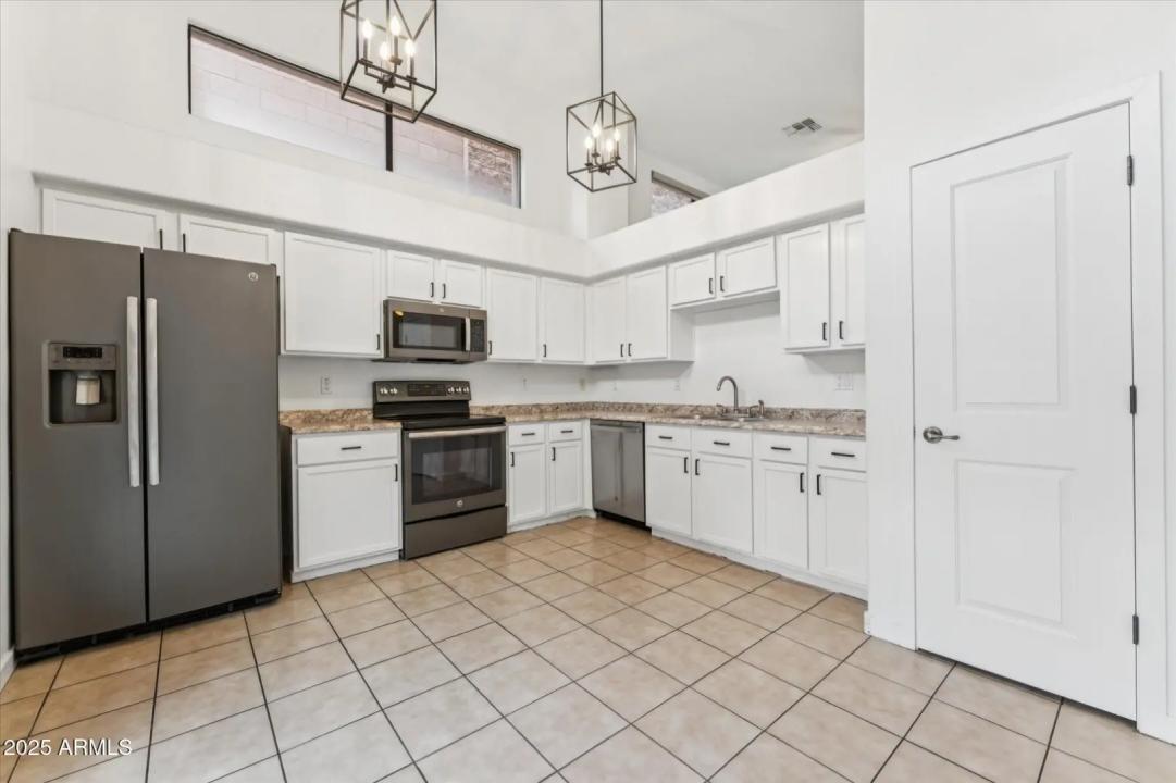 Real Estate Picture 9