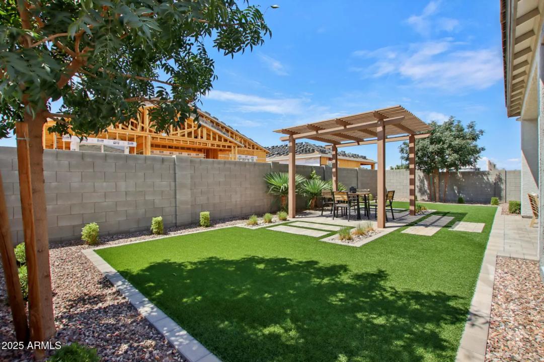 Real Estate Picture 16