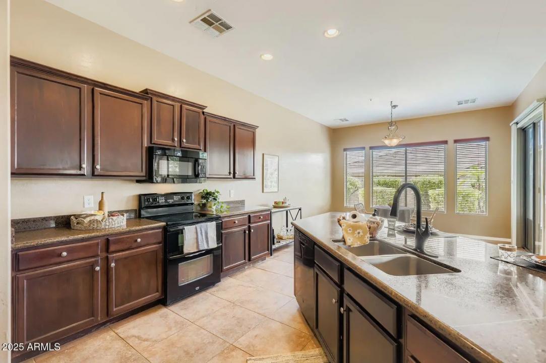 Real Estate Picture 10