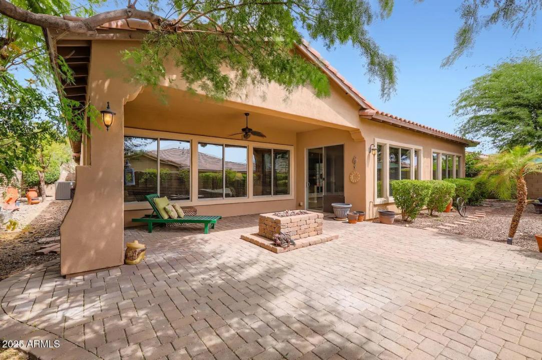 Real Estate Picture 4