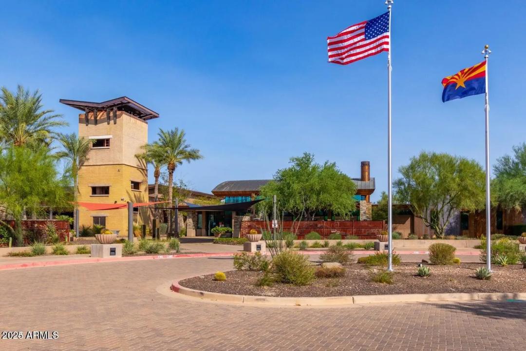 Real Estate Picture 33