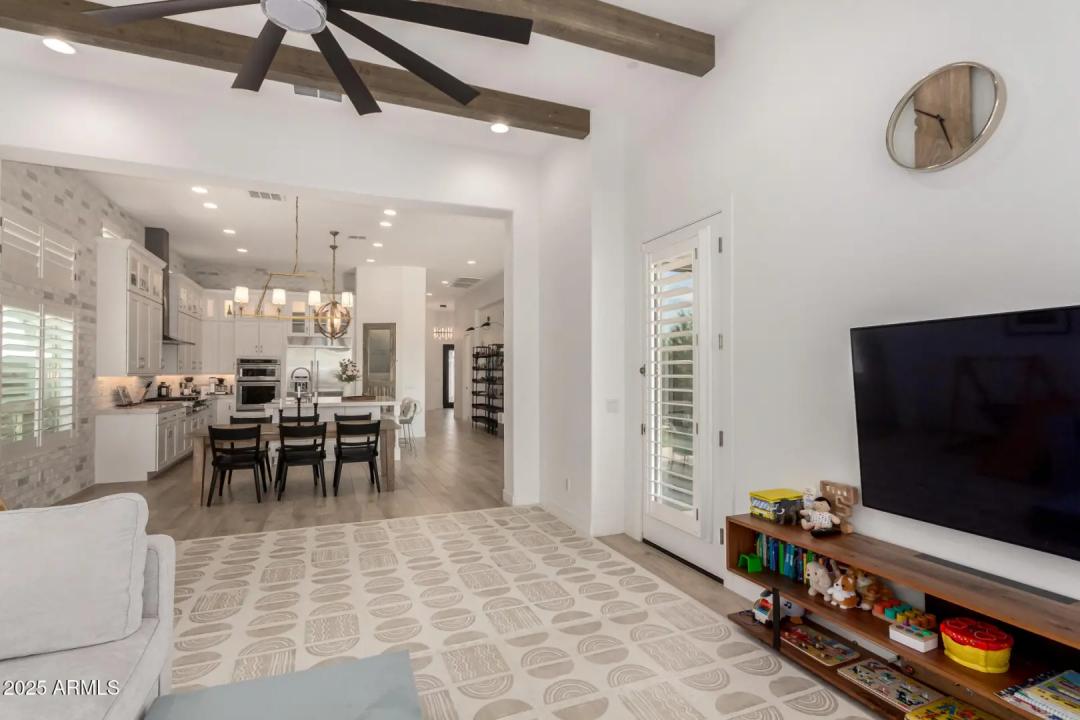 Real Estate Picture 12