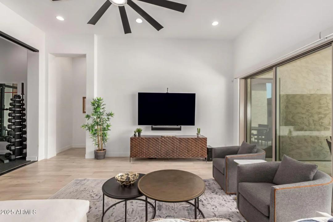 Real Estate Picture 16