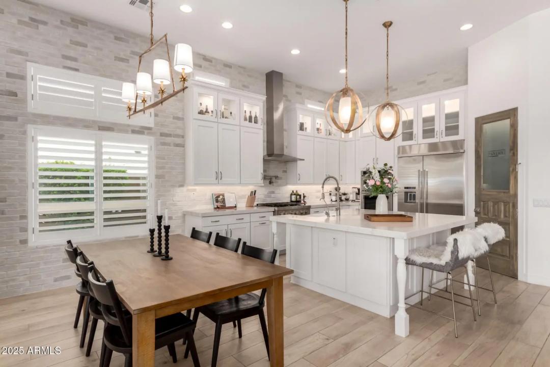 Real Estate Picture 8