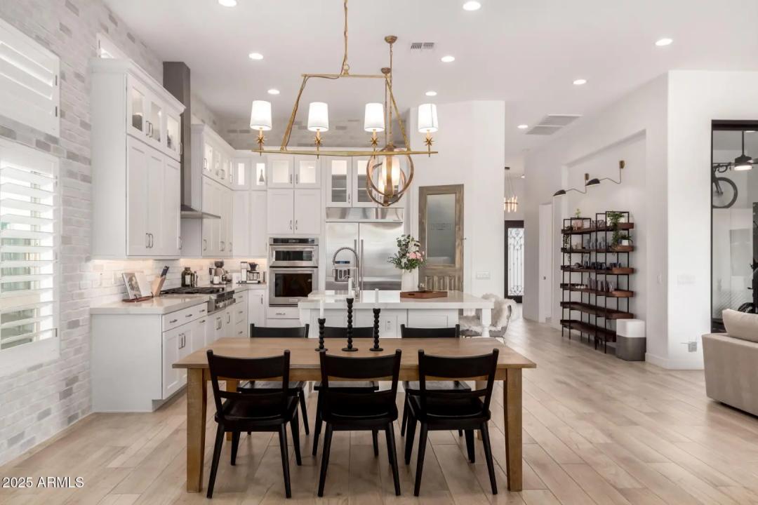 Real Estate Picture 9