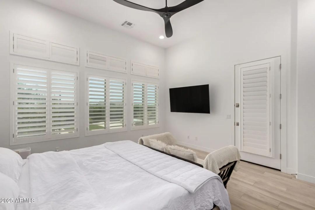 Real Estate Picture 22
