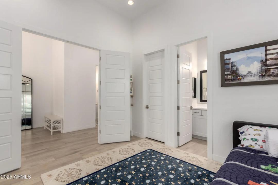 Real Estate Picture 30