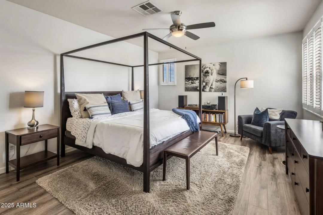 Real Estate Picture 3