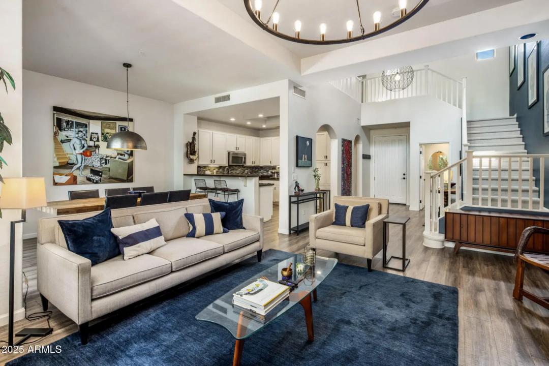 Real Estate Picture 4