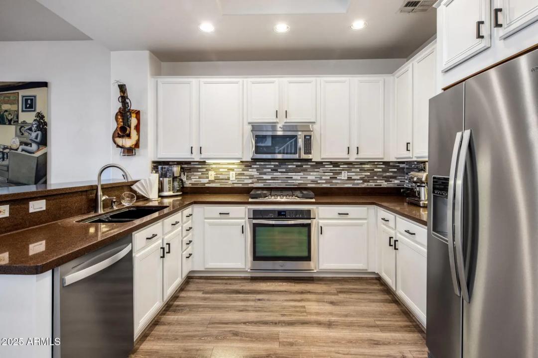 Real Estate Picture 11