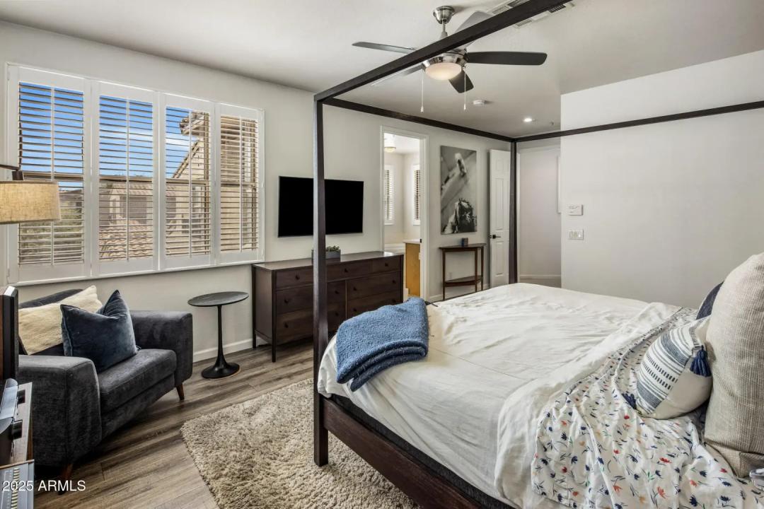 Real Estate Picture 18