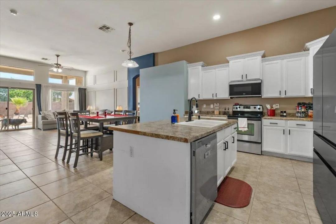 Real Estate Picture 15