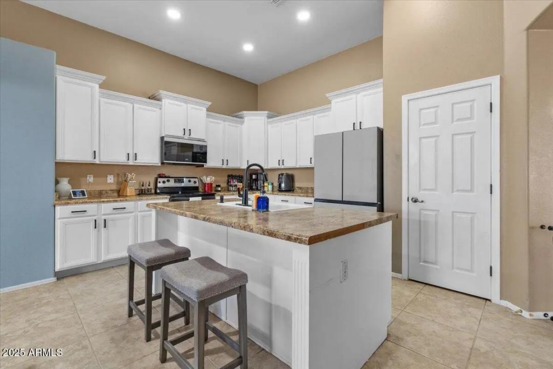 Real Estate Picture 16