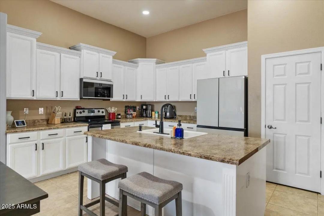 Real Estate Picture 17