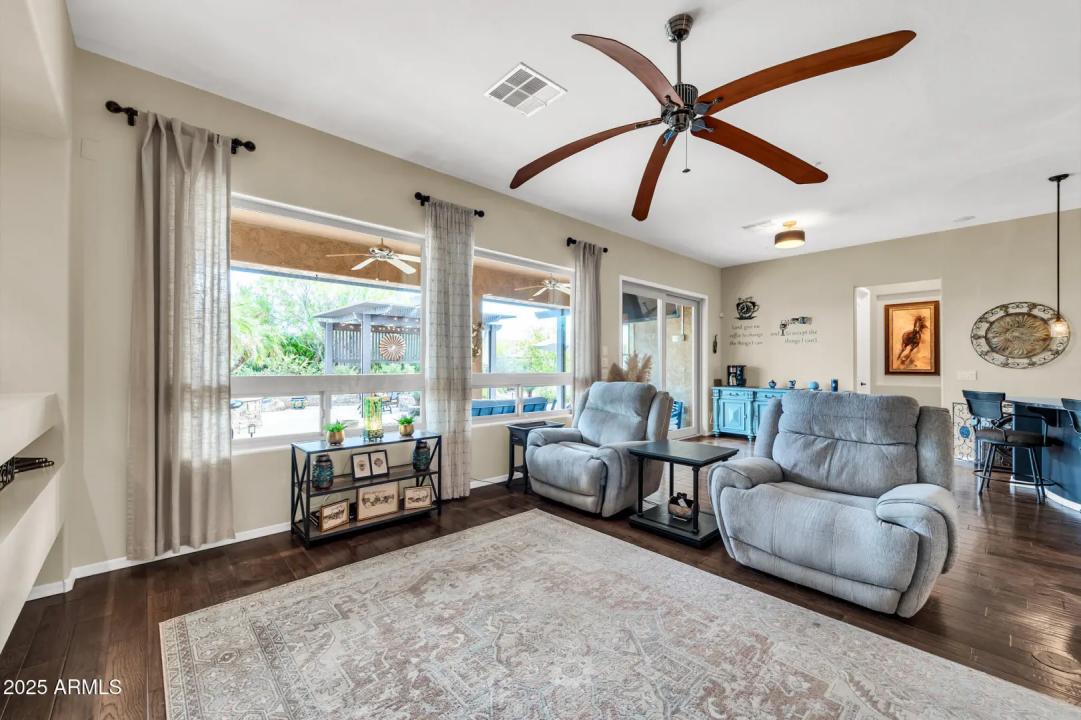 Real Estate Picture 4