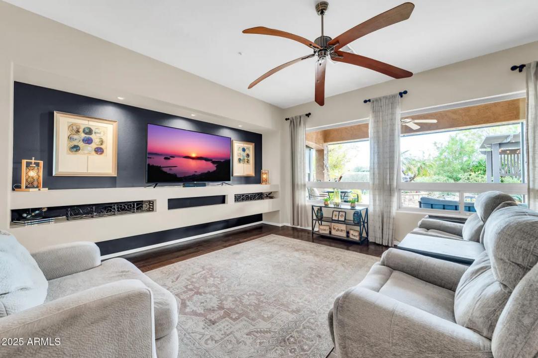 Real Estate Picture 5