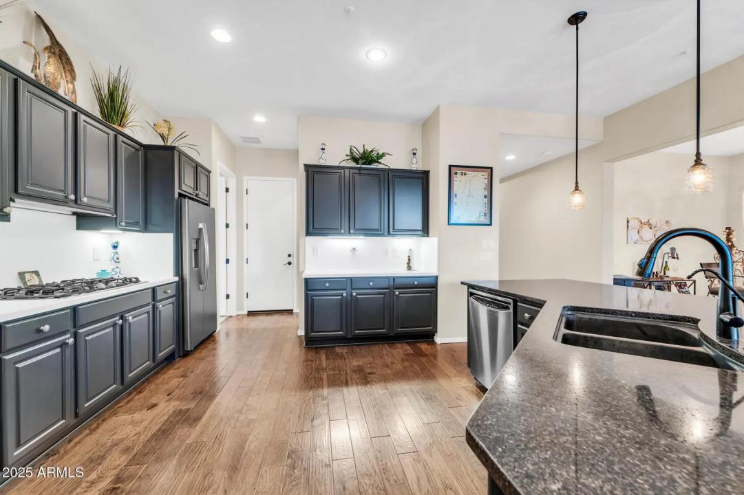 Real Estate Picture 9