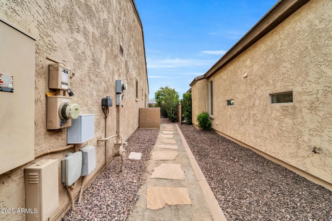Real Estate Picture 23
