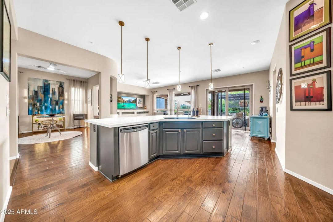 Real Estate Picture 7