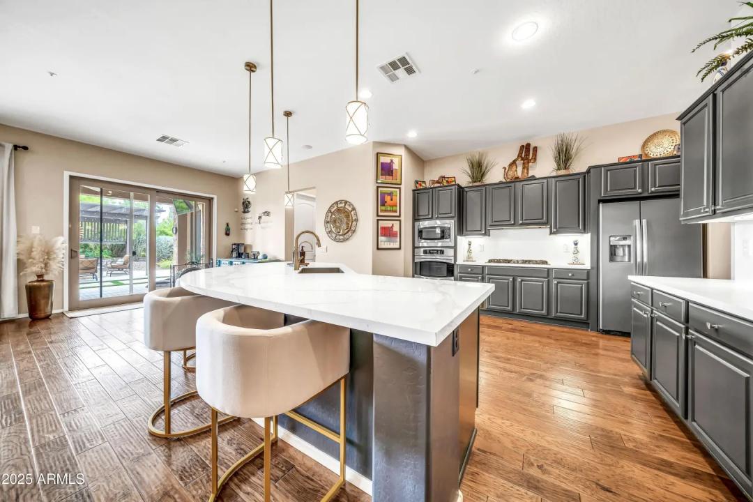 Real Estate Picture 6