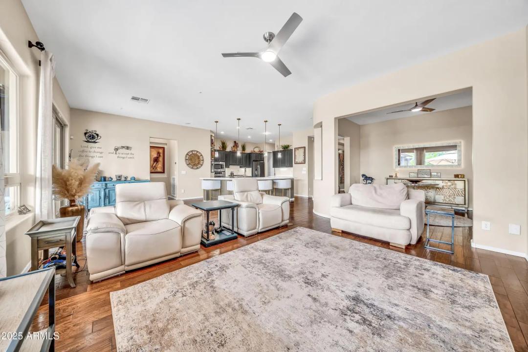 Real Estate Picture 11