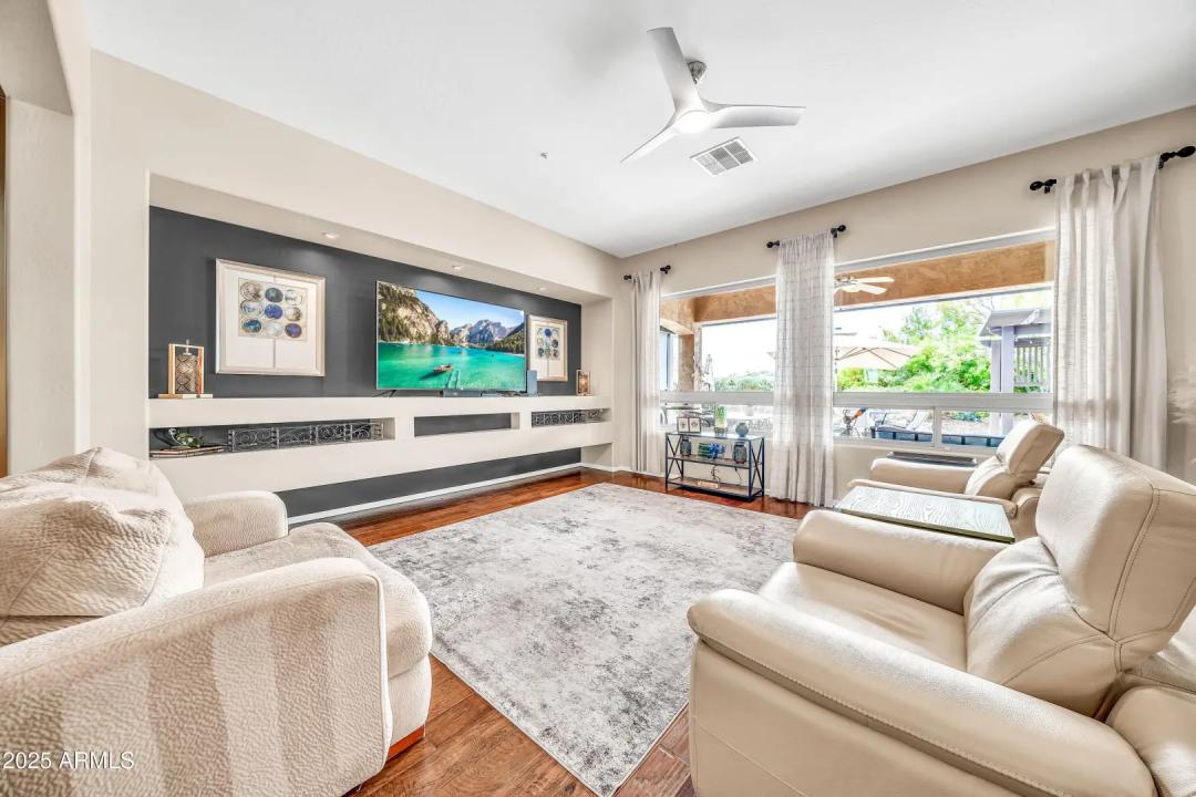 Real Estate Picture 12