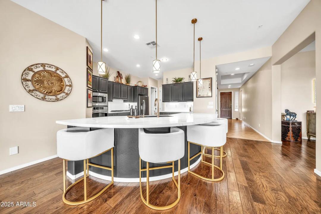 Real Estate Picture 4
